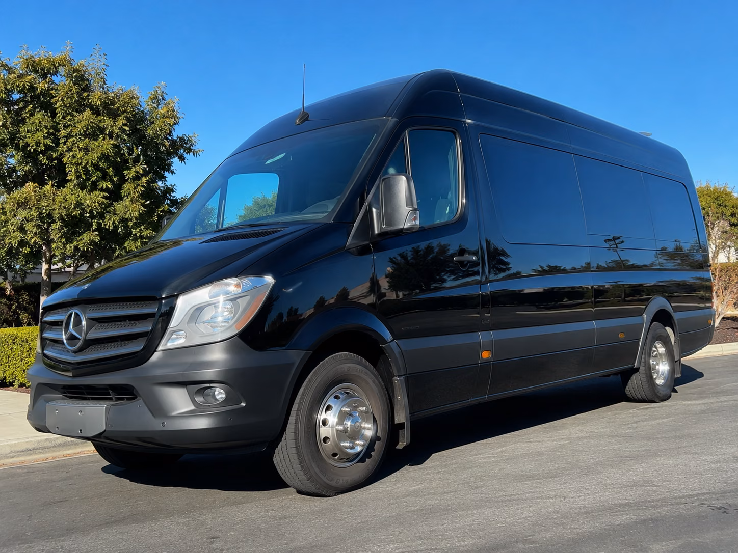 sprinter vans and minibuses for small corporate groups in yonkers